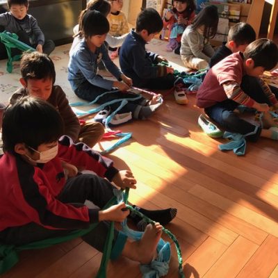 お母さんたちも跳びます