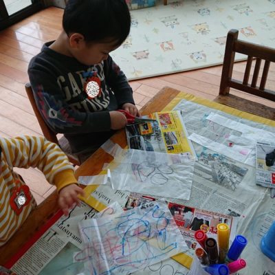 ３歳児の凧作り