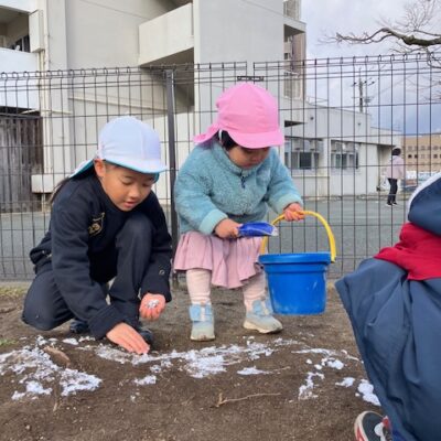 「やった～雪だー」