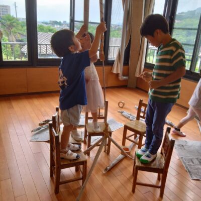 新聞紙高さくらべ　～年長～