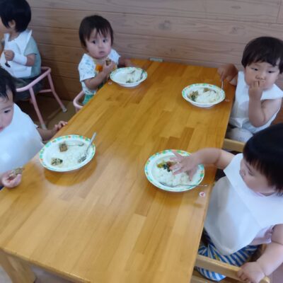 0.1歳児ランチタイム